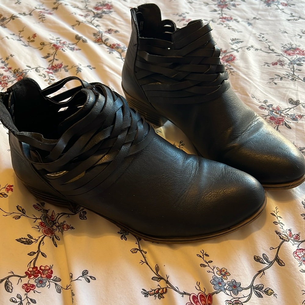 Black woven boots